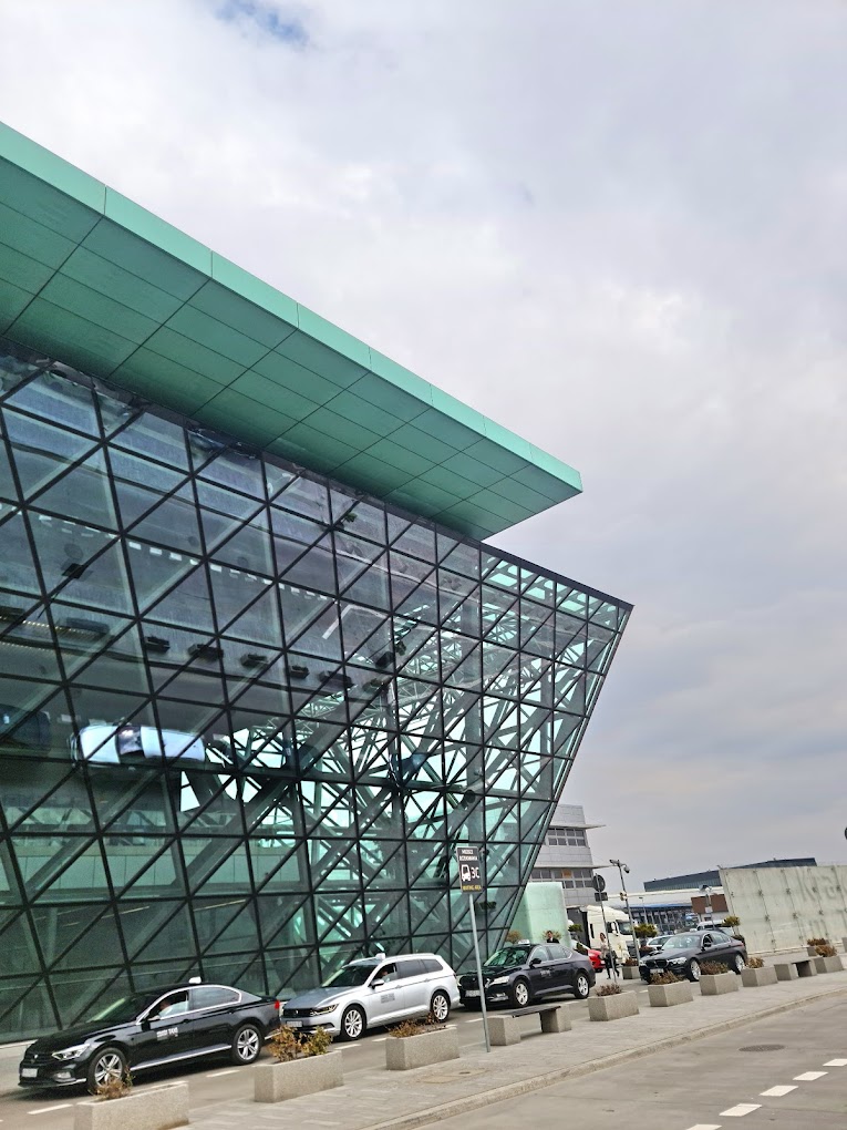 Международный аэропорт имени Яна Павла II Краков-Баллицы